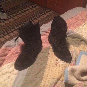 I am selling velvet black American Eagle boots